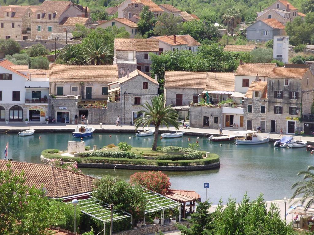 Villa Welcome Vrboska Exterior photo